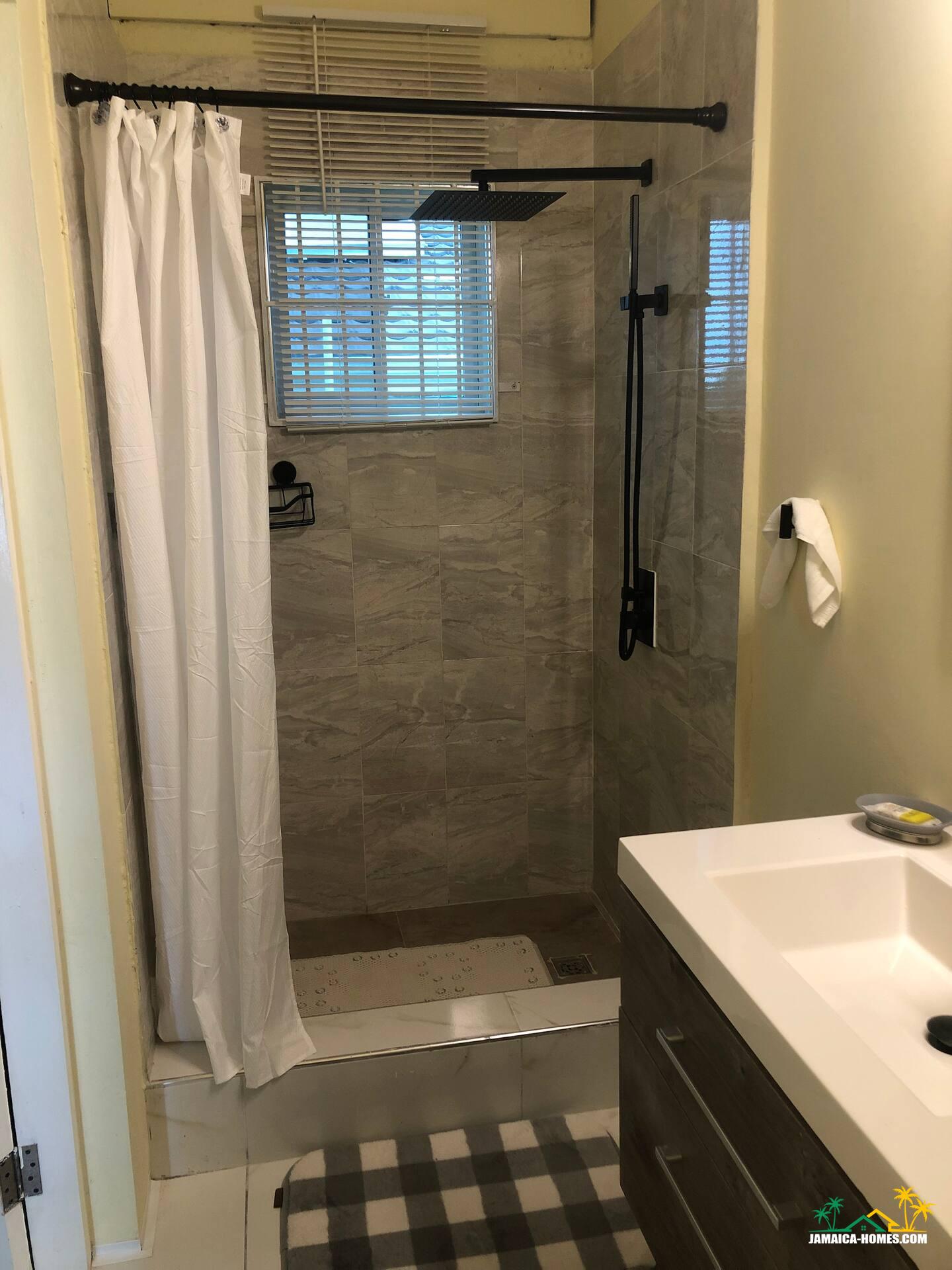 b41c46d9-b973-4a54-a279-1ff387073b92